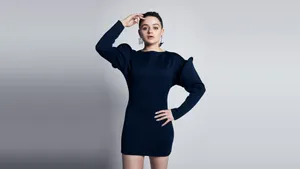 Joey King The Wrap Wallpaper