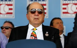 Johnny Bench Hallof Fame Ceremony Wallpaper