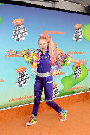 Jojo Siwa At Kid's Choice Awards Wallpaper