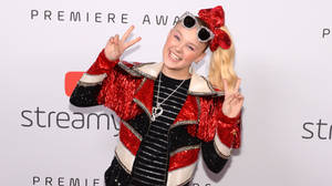 Jojo Siwa At Youtube Streamy Awards Wallpaper