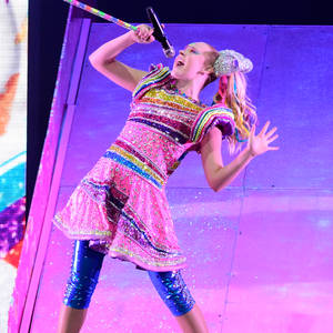 Jojo Siwa Singing On Stage Wallpaper