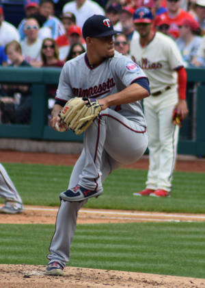 Jose Berrios Raising Leg Wallpaper