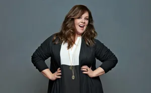 Joyful American Actress Melissa Mccarthy Wallpaper
