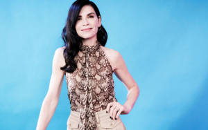 Julianna Margulies In Halter Neck Long Tie Wallpaper