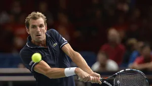 Julien Benneteau In Navy Blue Lacoste Polo Wallpaper