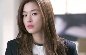 Jun Ji Hyun Curious Stare Wallpaper