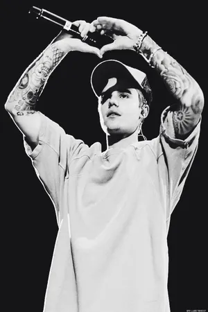 Justin Bieber Heart Sign Wallpaper