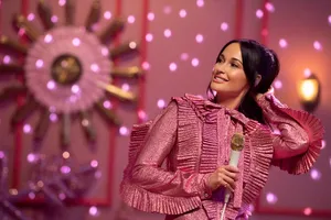 Kacey Musgraves Christmas Special Wallpaper