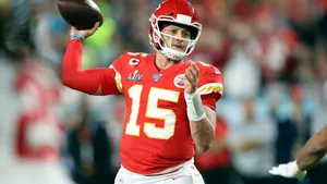 Kansas Chiefs Quarterback Tyrod Thomas Throwing The Ball Wallpaper