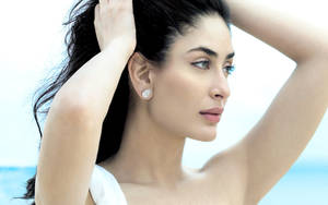 Kareena Kapoor Beach Photoshoot Wallpaper