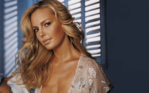 Katherine Heigl Indoor Photoshoot Wallpaper