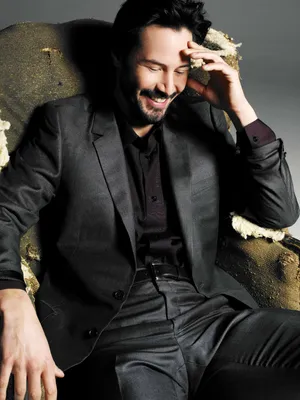 Keanu Reeves All Black Candid Wallpaper