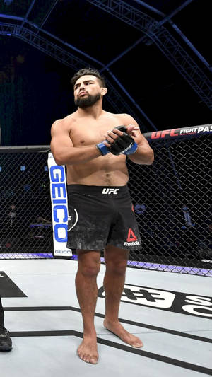 Kelvin Gastelum Clapping His Hands Wallpaper