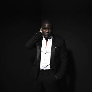 Kevin Hart Wearing Black Suit Wallpaper