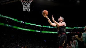 Kevin Love Lay-up Shot Wallpaper