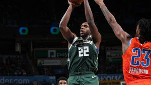 Khris Middleton Shooting Stance Wallpaper