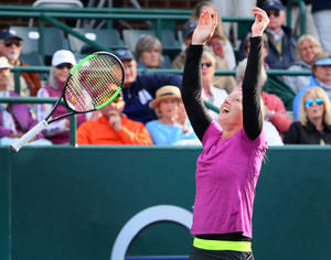 Kiki Bertens Racket Throw Wallpaper