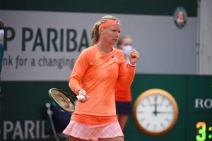 Kiki Bertens Subtle Fist Pump Wallpaper