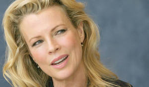 Kim Basinger At Beverly Hills 2006 Wallpaper