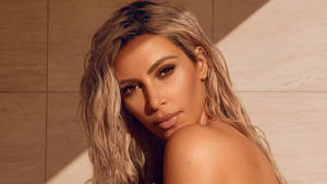 Kim Kardashian Beautiful Portrait Wallpaper