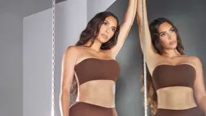Kim Kardashian Mirror Shot Wallpaper