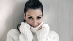 Kim Kardashian With Cute Smile Wallpaper