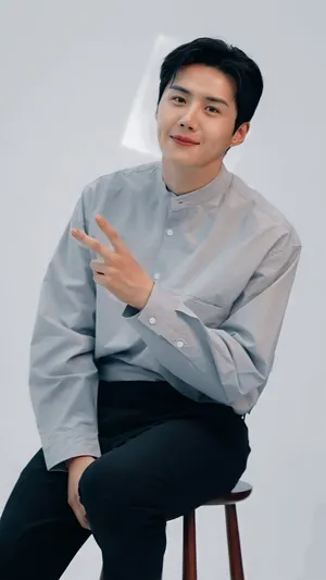 Kim Seon Ho Full Portrait Wallpaper