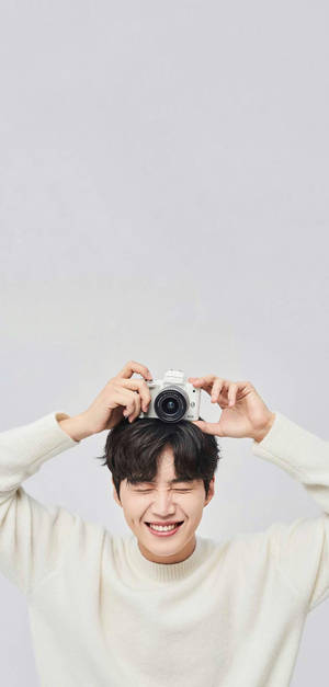 Kim Seon Ho Minimalist Wallpaper