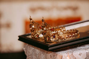 King And Queen Crown On Display Wallpaper