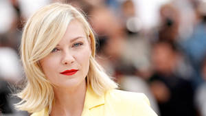 Kirsten Dunst In Yellow Wallpaper