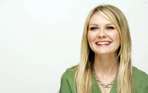 Kirsten Dunst Smiling Wallpaper