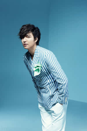 Korean Actor - Eye Captivating Picture Of Lee Min Ho Wallpaper