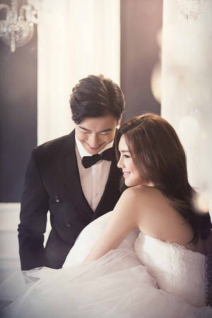 Korean Couple Prenuptial Photo Wallpaper