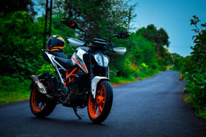 Ktm Duke 200 In A Road Wallpaper