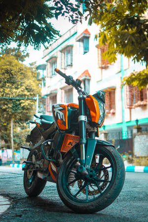 Ktm Duke 200 Near A Building Wallpaper