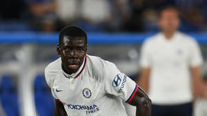 Kurt Zouma Leaning Forward White Shirt Wallpaper