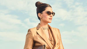 Lady Boss Sonam Kapoor Wallpaper