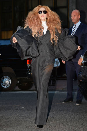 Lady Gaga Wearing Comme Des Garçons Wallpaper