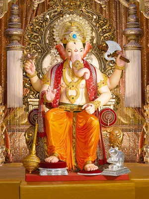 Lalbaugcha Raja Golden Altar Wallpaper