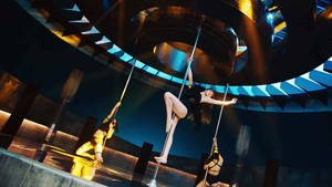 Lalisa Manoban Pole Dancing Wallpaper