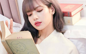 Lalisa Manoban Reading Books Wallpaper