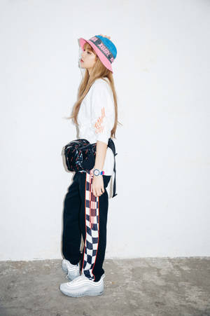 Lalisa Manoban Wearing Nonagon Wallpaper