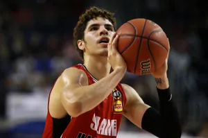 Lamelo Ball In Free Throw Shot Wallpaper