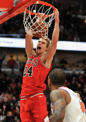 Lauri Markkanen Chicago Bulls Dunk Wallpaper