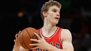 Lauri Markkanen Handsome Nba Player Wallpaper