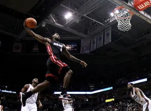 Le Bron James Mid Air Dunk Wallpaper
