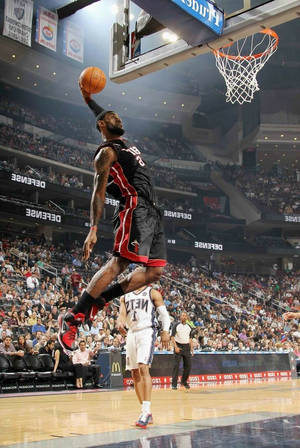 Lebron James Nba Basketball Slam Dunk Wallpaper