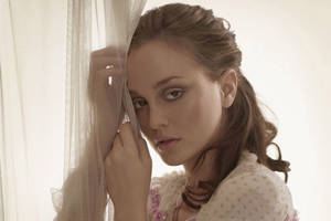 Leighton Meester Serious Face Wallpaper