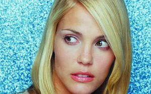 Leslie Bibb Blonde Model Side Look Wallpaper