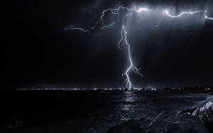 Lightning In Black And White Wallpaper